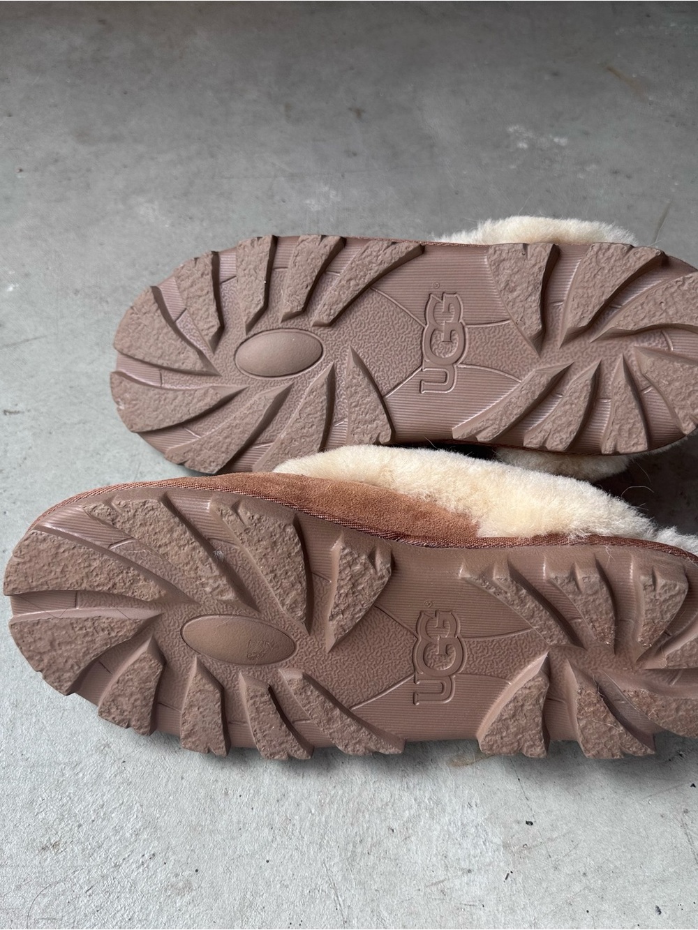 UGG Chestnut Suede Shearling-Lined Women’s Slippers Size 9 US / 40 Euro - Picture 4 of 7